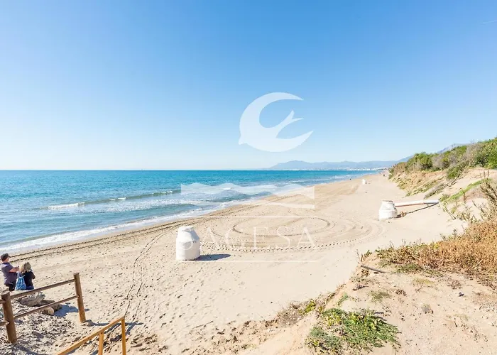 מלון דירות Hacienda Playa 4*